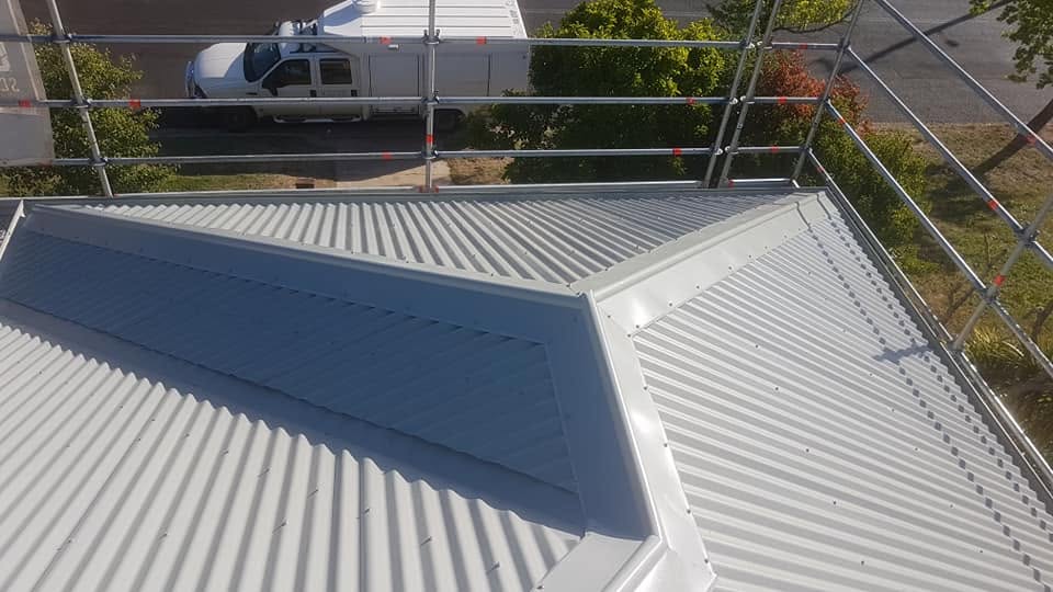 A new metal roof completed by Luke Taylor Plumbing in the Bathurst area